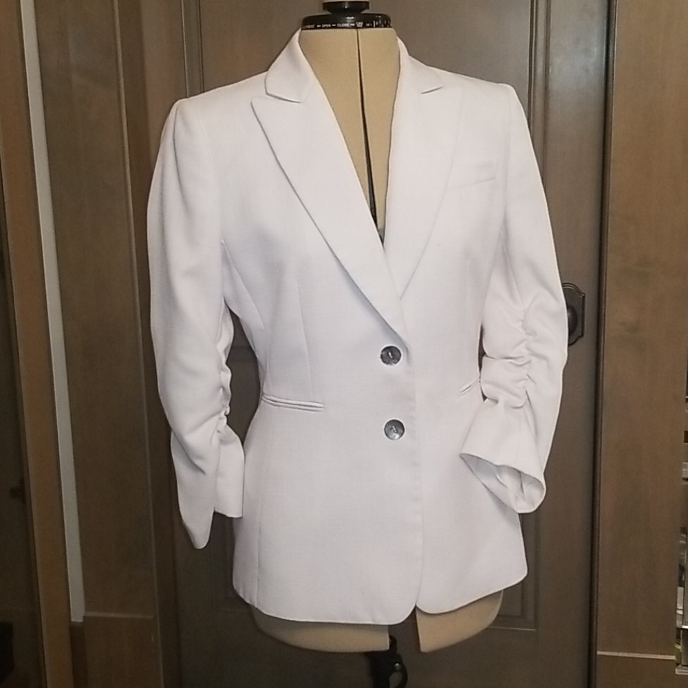 Gianni Bini White Summer Blazer w Ruched Sleeves